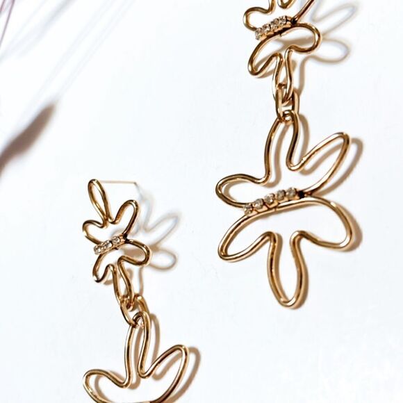 Flower dangle drop earrings in gold #940 - Picture 5 of 7